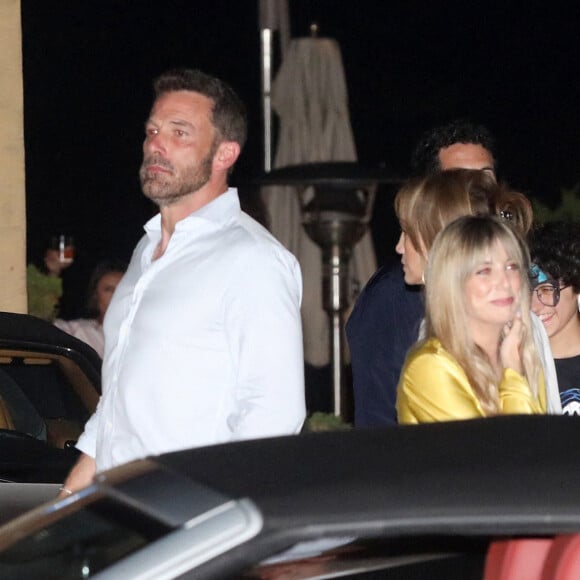 Ben Affleck et sa femme Jennifer Affleck (Lopez), accompagnée de ses enfants Emme et Maximilian, à la sortie du restaurant "Nobu" à Los Angeles, le 4 septembre 2022.