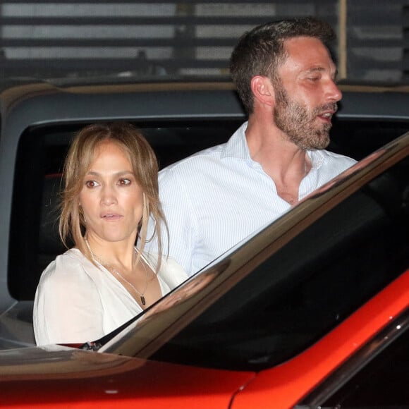 Ben Affleck et sa femme Jennifer Affleck (Lopez), accompagnée de ses enfants Emme et Maximilian, à la sortie du restaurant "Nobu" à Los Angeles, le 4 septembre 2022.