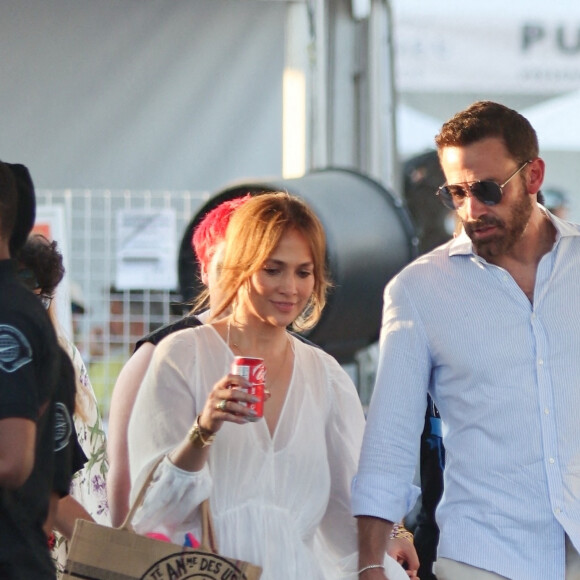 Ben Affleck et sa femme Jennifer Affleck (Lopez) accompagnée de ses enfants Emme et Maximilian, au parc d'attractions éphémère "Malibu Chili Cook-Off" à Los Angeles, le 4 septembre 2022.