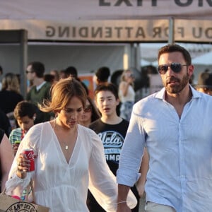 Ben Affleck et sa femme Jennifer Affleck (Lopez) accompagnée de ses enfants Emme et Maximilian, au parc d'attractions éphémère "Malibu Chili Cook-Off" à Los Angeles, le 4 septembre 2022.