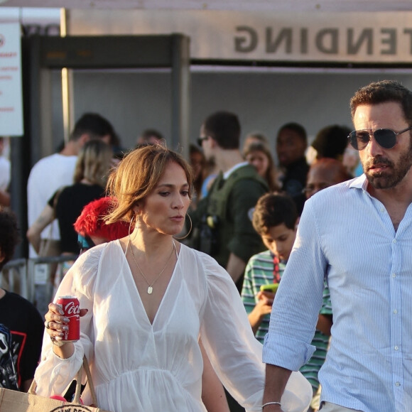 Ben Affleck et sa femme Jennifer Affleck (Lopez) accompagnée de ses enfants Emme et Maximilian, au parc d'attractions éphémère "Malibu Chili Cook-Off" à Los Angeles, le 4 septembre 2022.