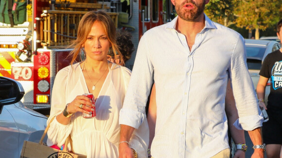 Jennifer Lopez et Ben Affleck assortis : Leur journée au parc d'attractions avec Max et Emme a bien failli virer au drame...
