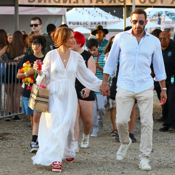 Ben Affleck et sa femme Jennifer Affleck (Lopez) accompagnée de ses enfants Emme et Maximilian, au parc d'attractions éphémère "Malibu Chili Cook-Off" à Los Angeles, le 4 septembre 2022.