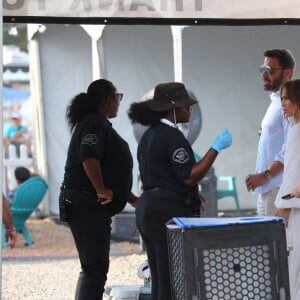 Ben Affleck et sa femme Jennifer Affleck (Lopez) accompagnée de ses enfants Emme et Maximilian, au parc d'attractions éphémère "Malibu Chili Cook-Off" à Los Angeles, le 4 septembre 2022.