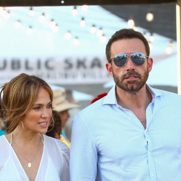 Ben Affleck et sa femme Jennifer Affleck (Lopez) accompagnée de ses enfants Emme et Maximilian, au parc d'attractions éphémère "Malibu Chili Cook-Off" à Los Angeles, le 4 septembre 2022.