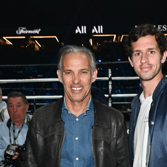 Paul Belmondo et son fils Victor Belmondo - Les célébrités assistent au combat de boxe opposant le français Tony Yoka au congolais Martin Bakula à l'AccorHotels Arena à Paris, France, le 14 mai 2022. © Coadic Guirec/Bestimage