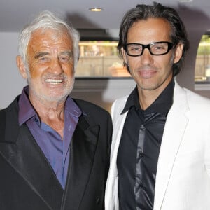 Paul Belmondo et son père Jean-Paul lors de l'anniversaire de Johnny Hallyday à Paris en 2010