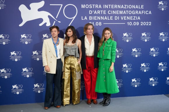 (L-R) Harry Styles, Gemma Chan, Chris Pine et director Olivia Wilde au photocall de "Don't Worry Darling" lors du 79ème Festival International du Film de Venise (Mostra), le 5 septembre 2022. 