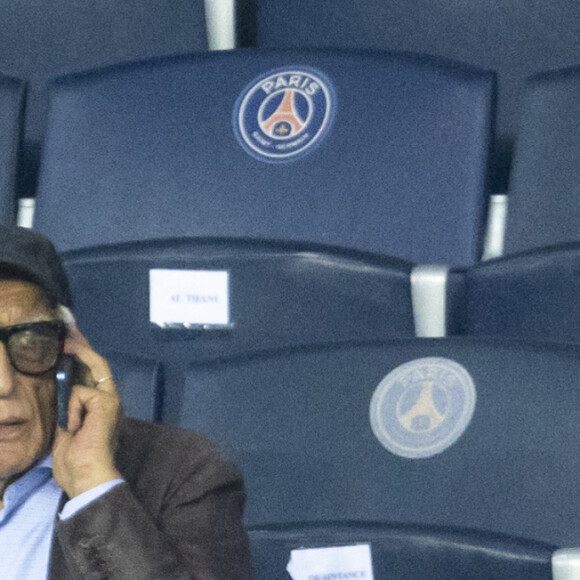 Gérard Darmon - People assistent au match aller de la Ligue des Champions entre le Paris Saint-Germain contre la Juventus (2-1) au Parc des Princes à Paris le 6 septembre 2022.