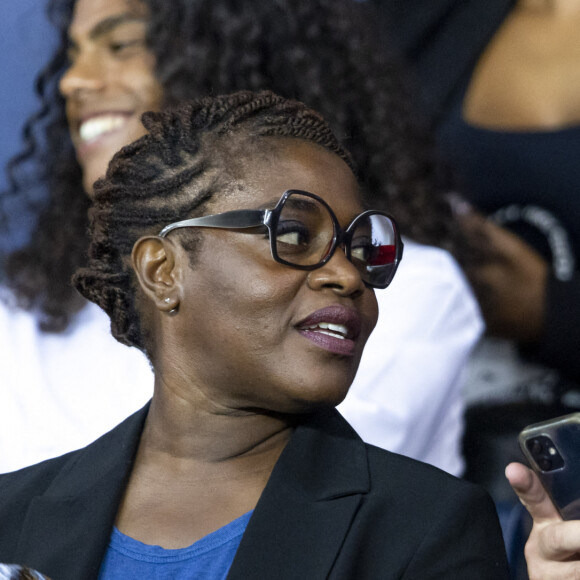 Claudia Tagbo et son compagnon - People assistent au match aller de la Ligue des Champions entre le Paris Saint-Germain contre la Juventus (2-1) au Parc des Princes à Paris le 6 septembre 2022.