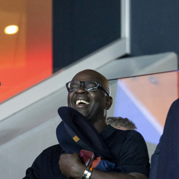 Les jeunes mariés Lilian Thuram et Kareen Guiock - People assistent au match aller de la Ligue des Champions entre le Paris Saint-Germain contre la Juventus (2-1) au Parc des Princes à Paris le 6 septembre 2022.