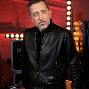 Exclusif - Gad Elmaleh - Backstage de l'enregistrement de l'émission "La chanson challenge" au Château de Chambord, qui sera diffusée le 26 juin sur TF1 Après le succès de la première édition, " LA CHANSON CHALLENGE " revient sur TF1 pour une soirée inédite et exceptionnelle, produite par DMLS TV, le samedi 26 juin à 21h05. " LA CHANSON CHALLENGE " est une émission au cours de laquelle de nombreux artistes vont se lancer un challenge : chanter une chanson très éloignée de leur univers habituel. © Gaffiot-Moreau / Bestimage 