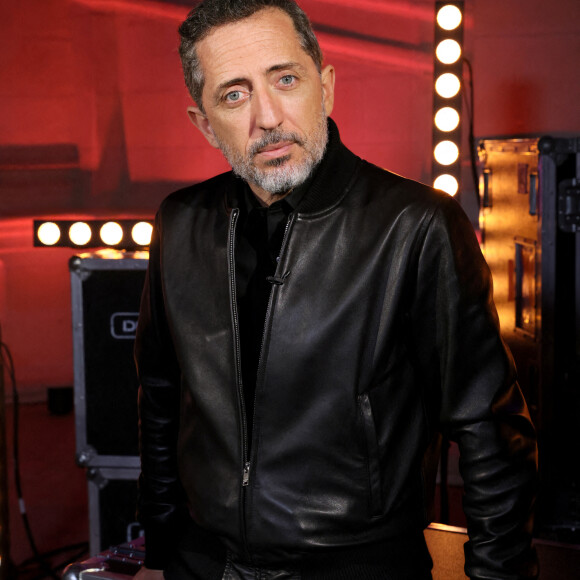 Exclusif - Gad Elmaleh - Backstage de l'enregistrement de l'émission "La chanson challenge" au Château de Chambord, qui sera diffusée le 26 juin sur TF1 Après le succès de la première édition, " LA CHANSON CHALLENGE " revient sur TF1 pour une soirée inédite et exceptionnelle, produite par DMLS TV, le samedi 26 juin à 21h05. " LA CHANSON CHALLENGE " est une émission au cours de laquelle de nombreux artistes vont se lancer un challenge : chanter une chanson très éloignée de leur univers habituel. © Gaffiot-Moreau / Bestimage 