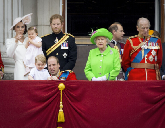 Kate Catherine Middleton, duchesse de Cambridge, la princesse Charlotte, le prince George, le prince William, le prince Harry, la reine Elisabeth II d'Angleterre, le prince Edward, comte de Wessex, et le prince Philip, duc d'Edimbourg - La famille royale d'Angleterre au balcon du palais de Buckingham lors de la parade "Trooping The Colour" à l'occasion du 90ème anniversaire de la reine. Le 11 juin 2016