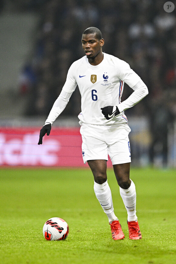 Paul Pogba et sa femme Maria Zulay Salaues - Arrivées et sorties du défilé Off-White Femme Automne/hiver 2022/2023 au palais Brongniart à Paris, France, le 28 février 2022. © Veeren-Christophe Clovis / Bestimage 