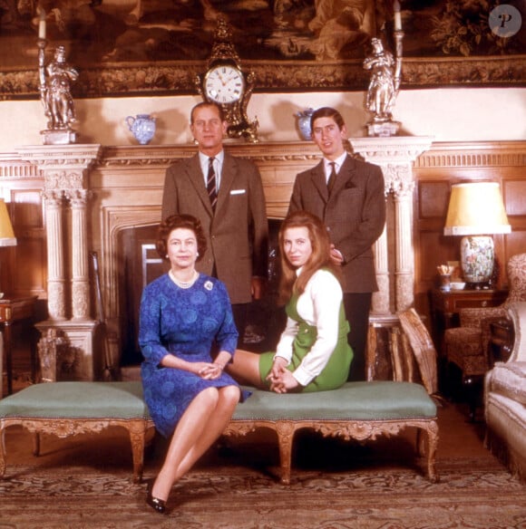 Archive - La reine Elisabeth II d'Angleterre avec son mari Philip et ses enfants Charles et Anne