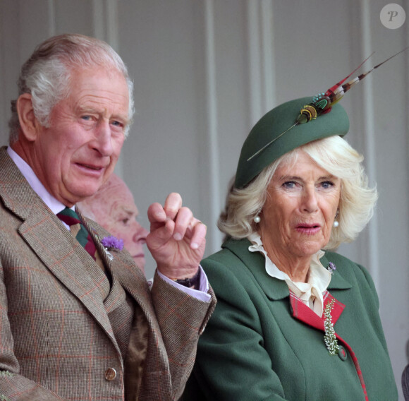 Charles, Camilla Parker Bowles, duchesse de Cornouailles et la princesse Anne lors du Braemar Royal Highland Gathering au Princess Royal and Duke of Fife Memorial Park à Braemar, Royaume Uni, le 3 septembre 2022.