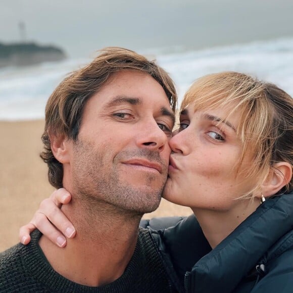 Camille Lou et son fiancé Romain Laulhé