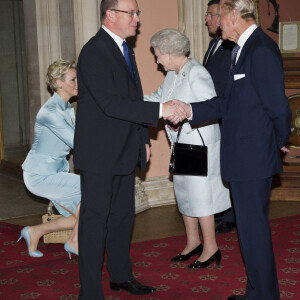 La princesse Charlene, le prince Albert II de Monaco, la reine Elizabeth II et le prince Philip - Réception donnée au château de Windsor. Le 18 mai 2012.