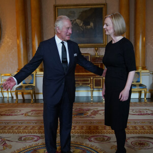 La Première ministre britannique Liz Truss a été reçue par le roi Charles III d'Angleterre au palais de Buckingham à Londres. Deux jours avant, la Première ministre rencontrait la reine Elisabeth II. Le 9 septembre 2022 