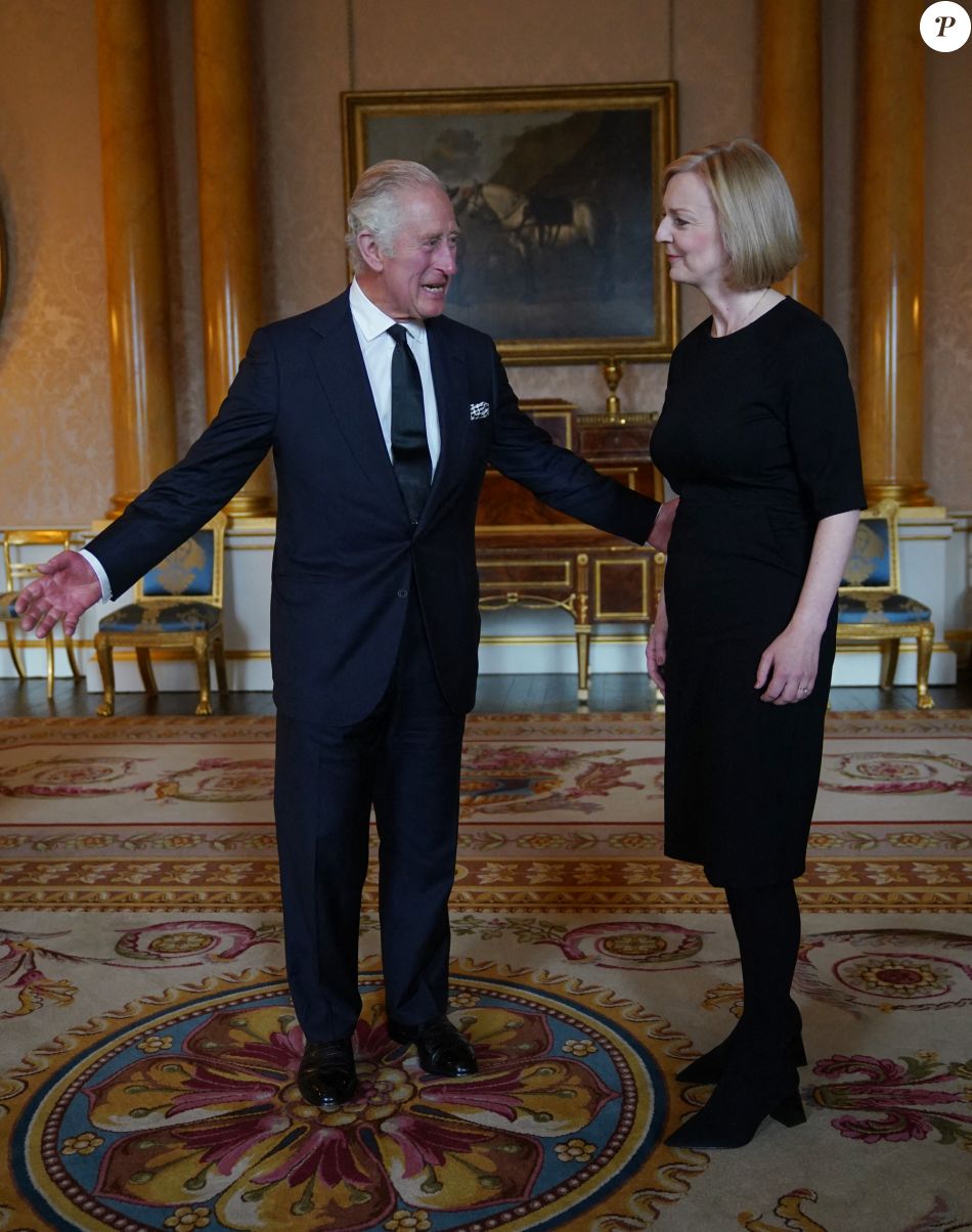 La Première ministre britannique Liz Truss a été reçue par le roi Charles III d&#039;Angleterre au palais de Buckingham à Londres. Deux jours avant, la Première ministre rencontrait la reine Elisabeth II. Le 9 septembre 2022   