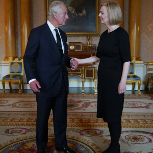 La Première ministre britannique Liz Truss a été reçue par le roi Charles III d'Angleterre au palais de Buckingham à Londres. Deux jours avant, la Première ministre rencontrait la reine Elisabeth II. Le 9 septembre 2022 