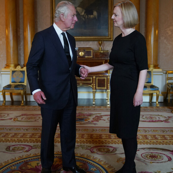 La Première ministre britannique Liz Truss a été reçue par le roi Charles III d'Angleterre au palais de Buckingham à Londres. Deux jours avant, la Première ministre rencontrait la reine Elisabeth II. Le 9 septembre 2022 