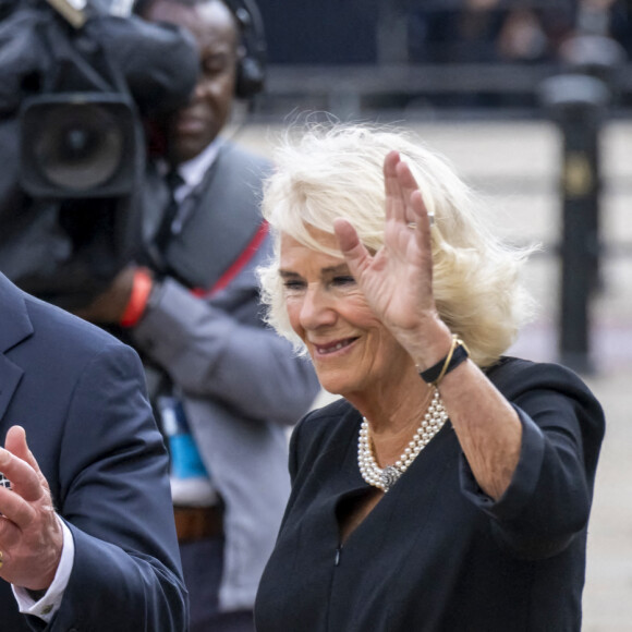 Le roi Charles III d'Angleterre et Camilla Parker Bowles, reine consort d'Angleterre, arrivent à Buckingham Palace, le 9 septembre 2022. 