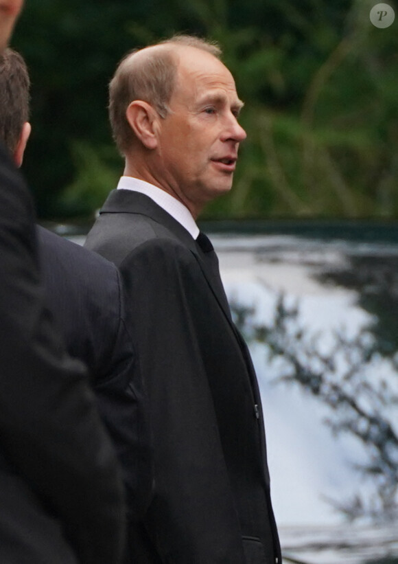 Prince Edward, comte de Wessex - La famille royale d'Angleterre à son arrivée à la messe en l'honneur de la reine Elisabeth II d'Angleterre en l'église Crathie Kirk à Balmoral. Le 10 septembre 2022 
