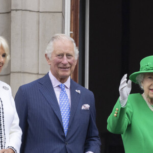 Camilla Parker Bowles, duchesse de Cornouailles, Le prince Charles, prince de Galles, La reine Elisabeth II d'Angleterre - Jubilé de platine de la reine Elisabeth II d'Angleterre à Bukingham Palace à Londres, le 5 juin 2022. 