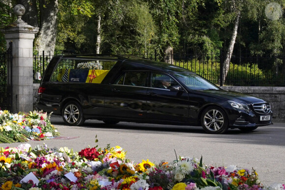 Le cercueil de la reine Elisabeth II d'Angleterre quitte le château de Balmoral, pour être emmener au palais de Holyroodhouse à Edimbourg, la résidence officielle de la reine. Le 11 septembre 2022 