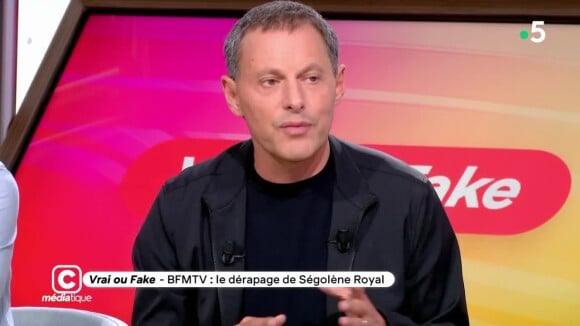 Marc-Olivier Fogiel sur le plateau de "C médiatique" sur France 5.