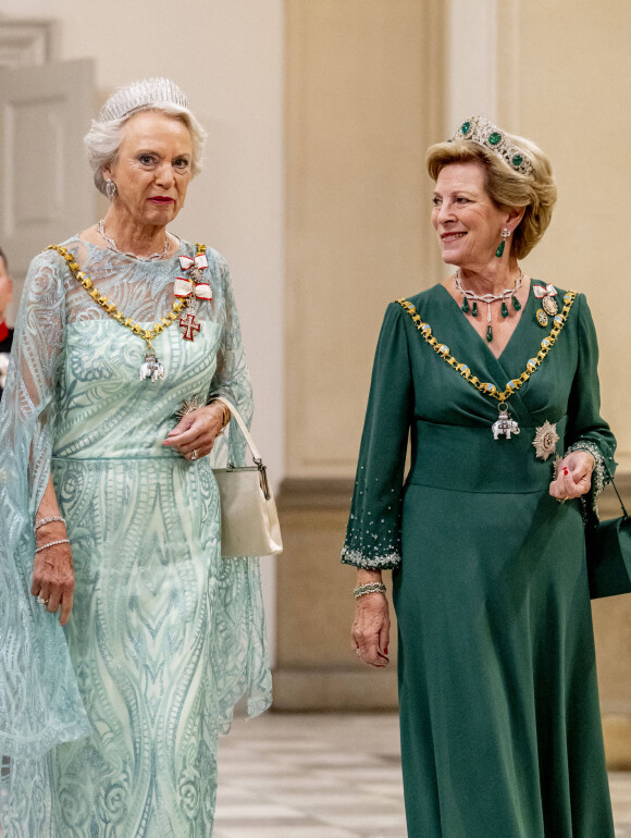 La princesse Benedikte de Danemark et la princesse Anne-Marie de Danemark - Dîner de gala au château de Christiansborg pour les invités étrangers et les représentants du Danemark officiel dans le cadre des célébrations du 50ème jubilé de la reine du Danemark le 11 septembre 2022. 