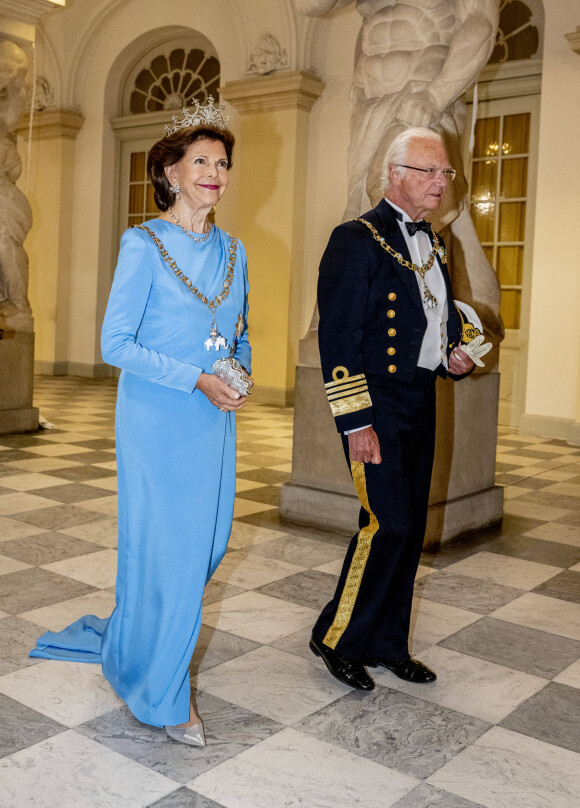 Le roi Carl Gustav de Suède et la reine Silvia - Dîner de gala au château de Christiansborg pour les invités étrangers et les représentants du Danemark officiel dans le cadre des célébrations du 50ème jubilé de la reine du Danemark le 11 septembre 2022. 