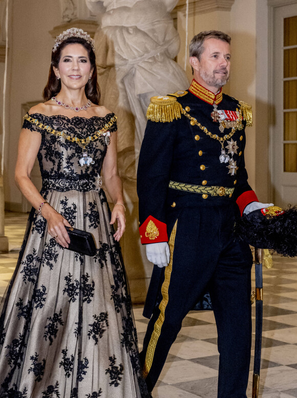 Le prince Frederik de Danemark et la princesse Mary - Dîner de gala au château de Christiansborg pour les invités étrangers et les représentants du Danemark officiel dans le cadre des célébrations du 50ème jubilé de la reine du Danemark le 11 septembre 2022. 