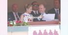 Jazmin Grimaldi : Haut transparent, plumes et micro short, la sage fille du prince Albert se lâche !