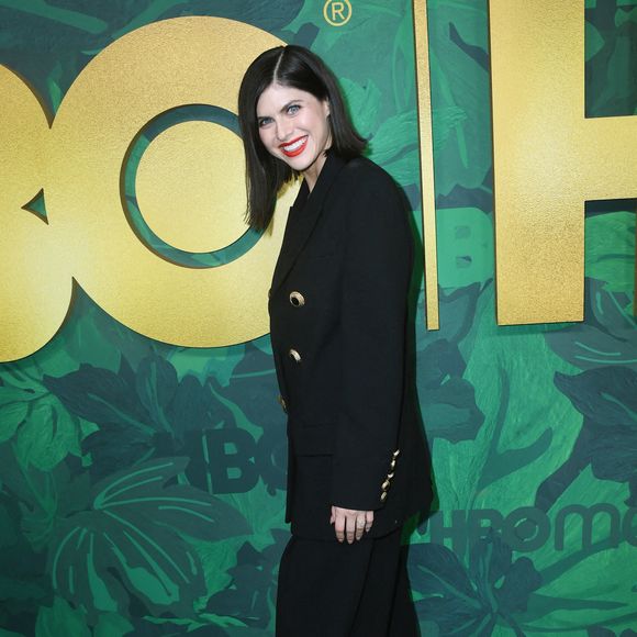 Alexandra Daddario au photocall de la soirée "HBO Max - Emmy Awards" au restaurant "San Vicente Bungalows" à Los Angeles, le 12 septembre 2022. 