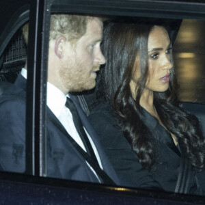 Le prince Harry et son épouse Meghan arrivant à Buckingham Palace à Londres le 13 septembre 2022