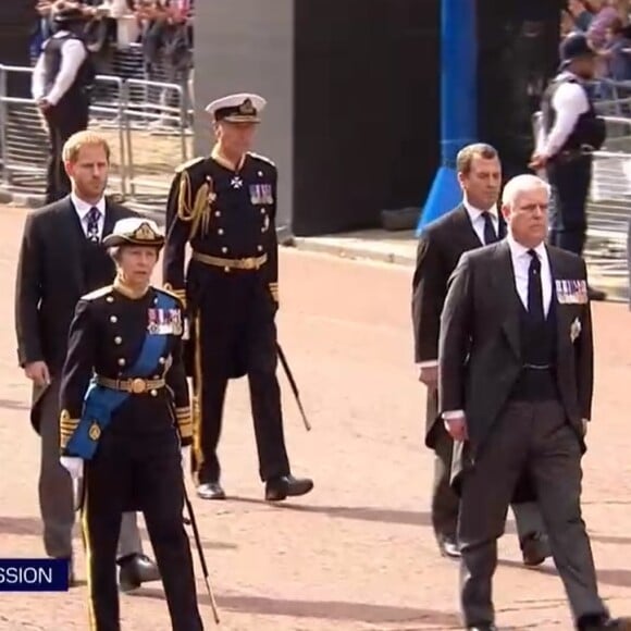 La famille royale réunie derrière le cercueil de la reine Elizabeth II. @ BFMTV