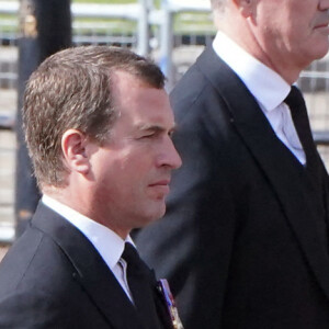 Le prince William et le prince Harry derrière le cercueil d'Elizabeth II @ Ian West