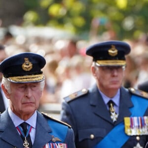 Le roi Charles III d'Angleterre, la princesse Anne et le prince William, prince de Galles, le prince Harry, duc de Sussex - Procession cérémonielle du cercueil de la reine Elisabeth II du palais de Buckingham à Westminster Hall à Londres, Royaume Uni, le 14 septembre 2022. 