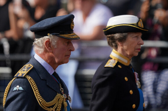 Le roi Charles III d'Angleterre, la princesse Anne - Procession cérémonielle du cercueil de la reine Elisabeth II du palais de Buckingham à Westminster Hall à Londres, Royaume Uni, le 14 septembre 2022. 