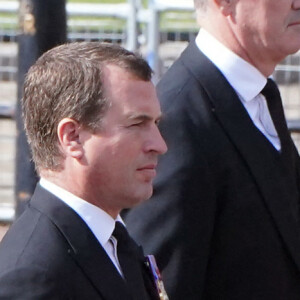 Le prince William, prince de Galles, le prince Harry, duc de Sussex - Procession cérémonielle du cercueil de la reine Elisabeth II du palais de Buckingham à Westminster Hall à Londres, Royaume Uni, le 14 septembre 2022. 