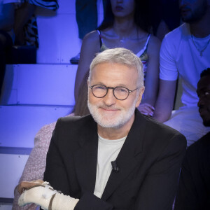 Laurent Ruquier sur le plateau de l'émission Touche pas à mon poste (TPMP) diffusée en direct sur C8 le 30 août 2022 et présentée par C.Hanouna. © Jack Tribeca / Bestimage