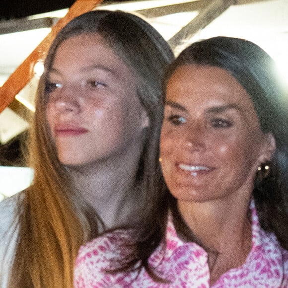 L'infante Sofia, la reine Letizia et la reine Sofia - La reine Letizia d'Espagne, ses filles et la reine Sofia se baladent dans les rues de Palma à Majorque le 7 août 2022. 