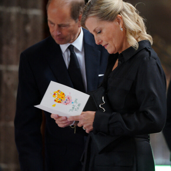 Le prince Edward, duc d'Edimbourg, et Sophie Rhys-Jones, duchesse d'Edimbourg, à la rencontre de la population de Manchester, le 15 septembre 2022.