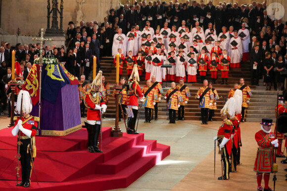 Intérieur - Procession cérémonielle du cercueil de la reine Elisabeth II du palais de Buckingham à Westminster Hall à Londres, où les Britanniques et les touristes du monde entier pourront lui rendre hommage jusqu'à ses obsèques prévues le 19 septembre 2022. Le 14 septembre 2022. 