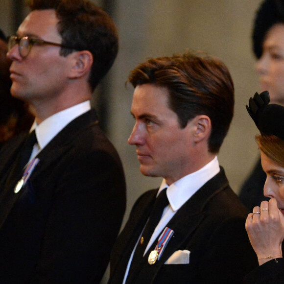 La princesse Beatrice d'York, James Mountbatten-Windsor - Procession cérémonielle du cercueil de la reine Elisabeth II du palais de Buckingham à Westminster Hall à Londres le 14 septembre 2022. © Photoshot / Panoramic / Bestimage 