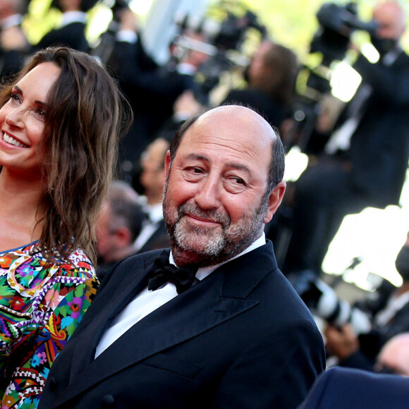 Kad Merad et sa compagne Julia Vignali - Montée des marches du film " OSS 117 : Alerte rouge en Afrique Noire " lors du 74ème Festival International du Film de Cannes. Le 17 juillet 2021 © Borde-Jacovides-Moreau / Bestimage 