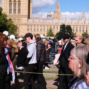 David Beckham vient rendre un hommage à la reine Elizabeth II d'Angleterre à Westminster Hall à Londres, le le 16 septembre 2022. L'ancien footballeur attend son tour dans la file d'attente au milieu des Britanniques et des touristes. Les funérailles de la souveraine se dérouleront le 19 septembre 2022.